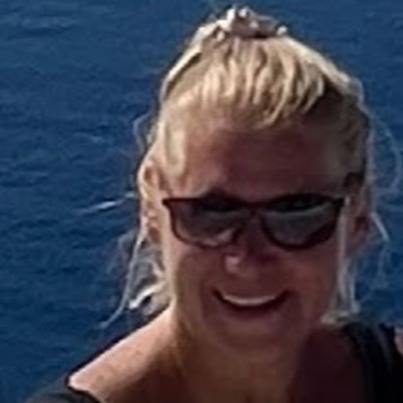 Meet your Posher, Cynthia - Picture 1 of 1